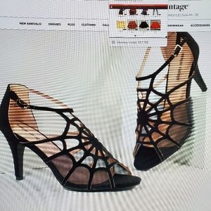 Spiderweb pumps size 8